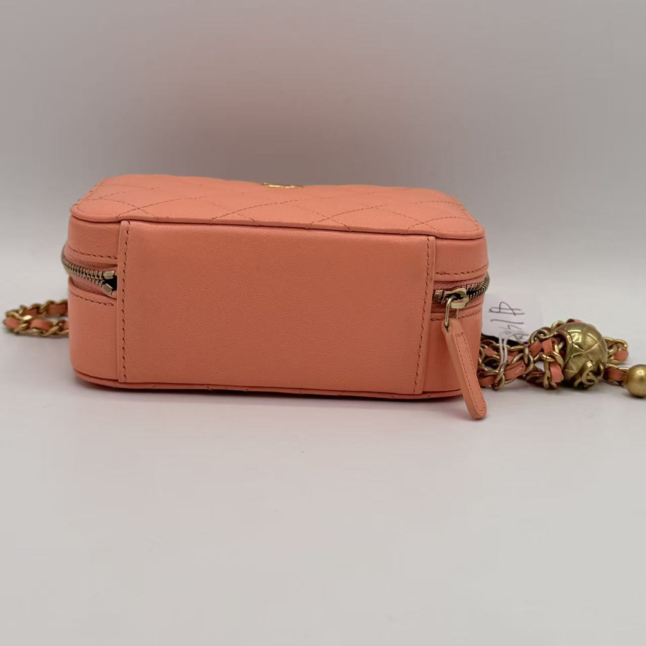 Mini Pearl Crush Quilted Camera Case