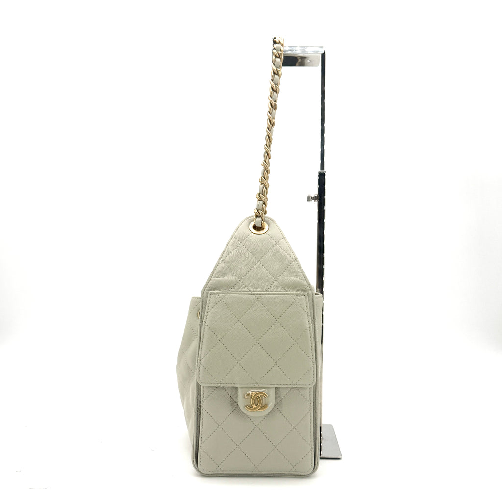 25 Hobo Bag Quilted Caviar Small