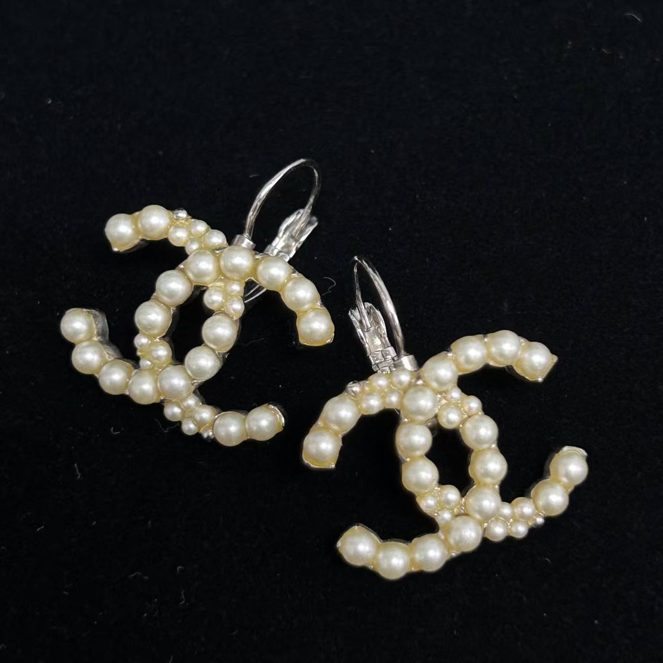 Chanel Pearl CC Logo Earrings Twins LDJ3684