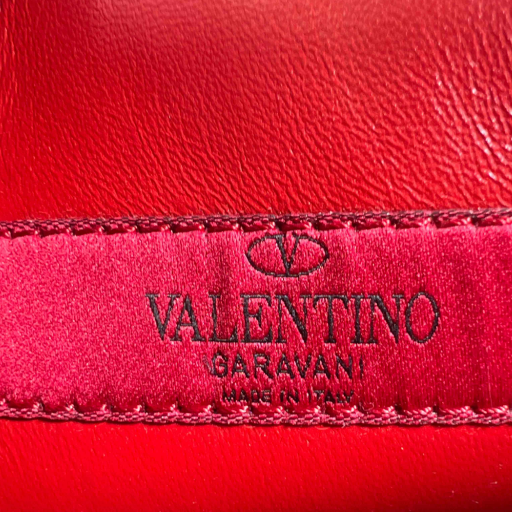 Valentino Garavani Rockstud Flap Clutch Bag B24383