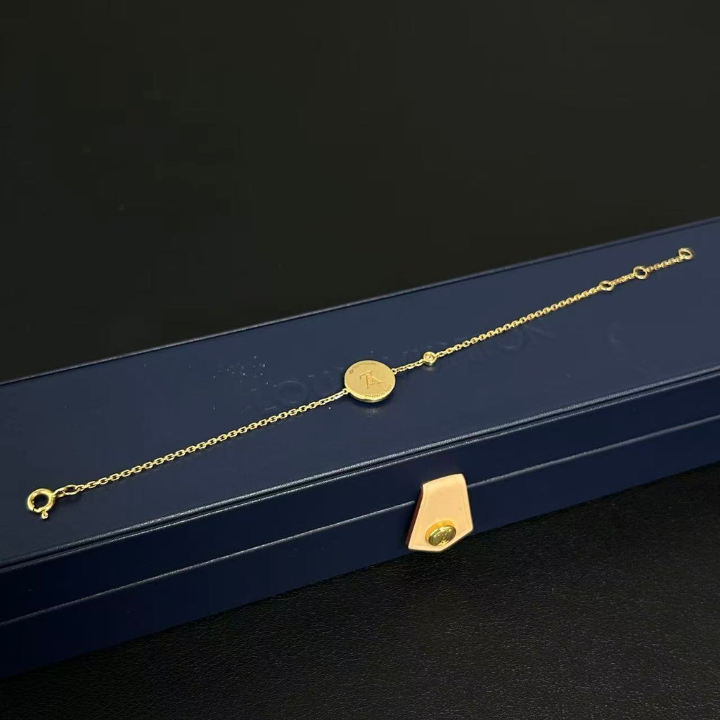 Color Blossom BB Sun Pendant, Yellow Gold, Sodalite and Diamond LDZ0092