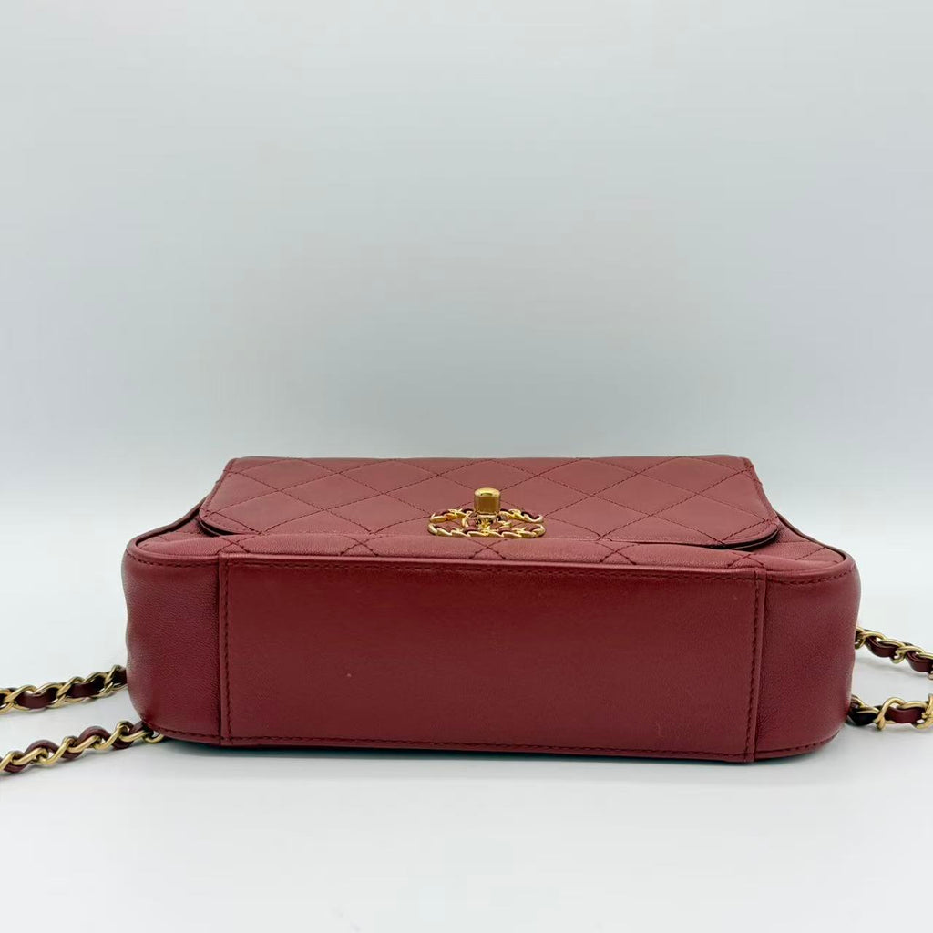 Chain Infinity Top Handle Bag
