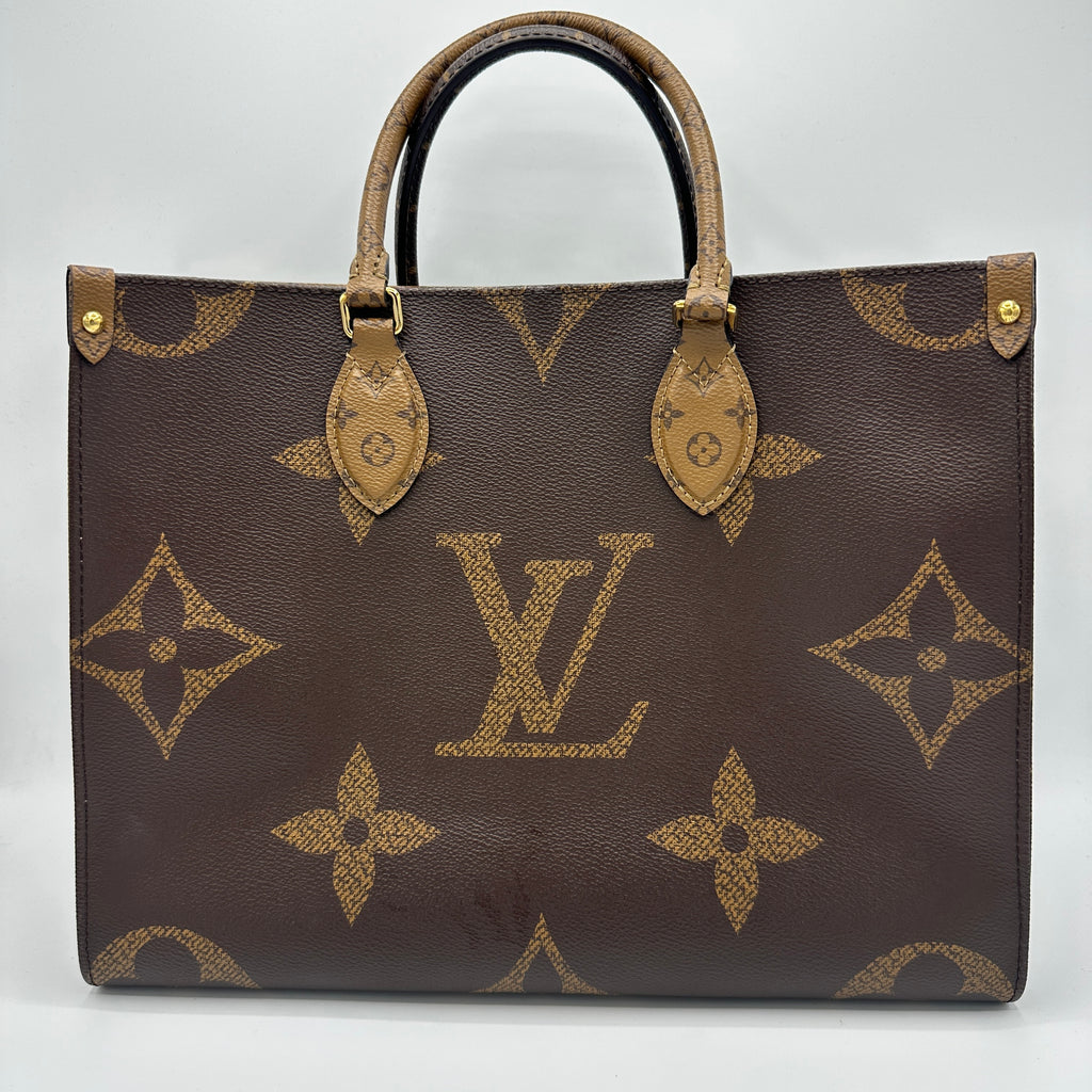 Reverse Monogram Giant Onthego MM