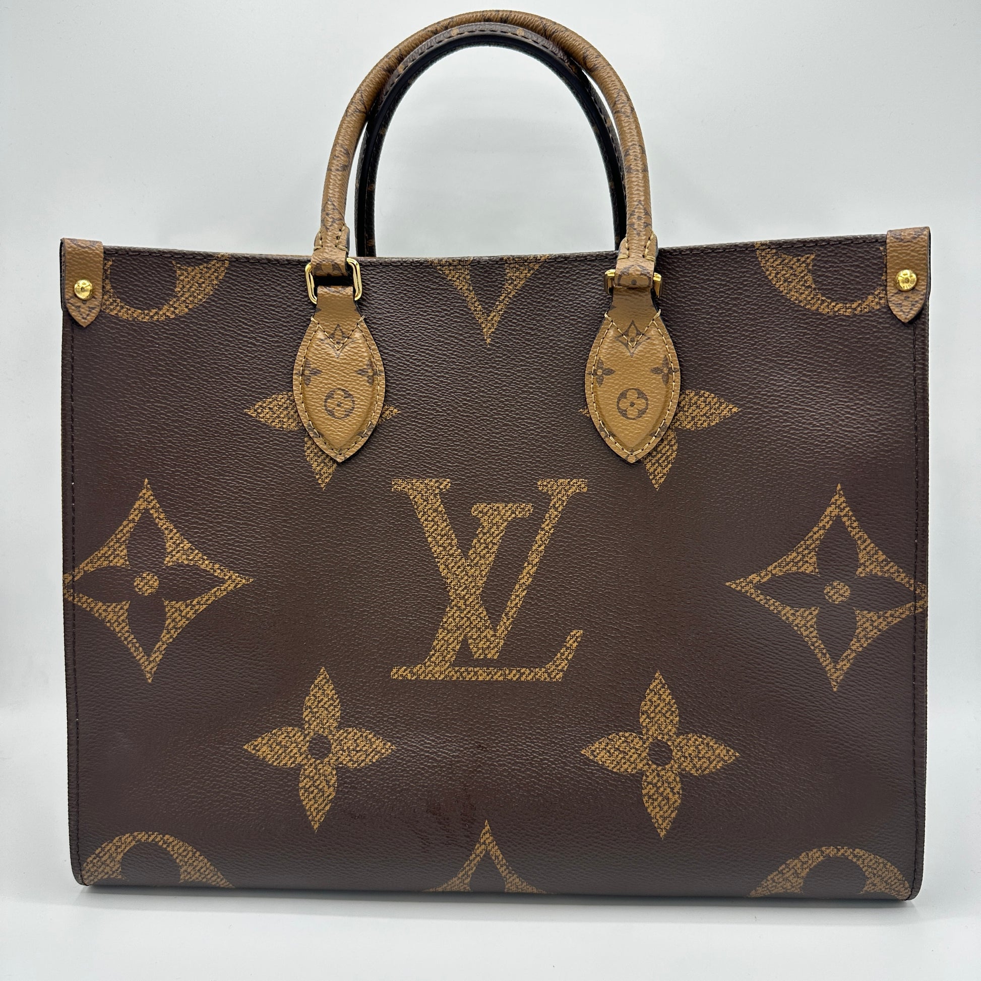 Reverse Monogram Giant Onthego MM
