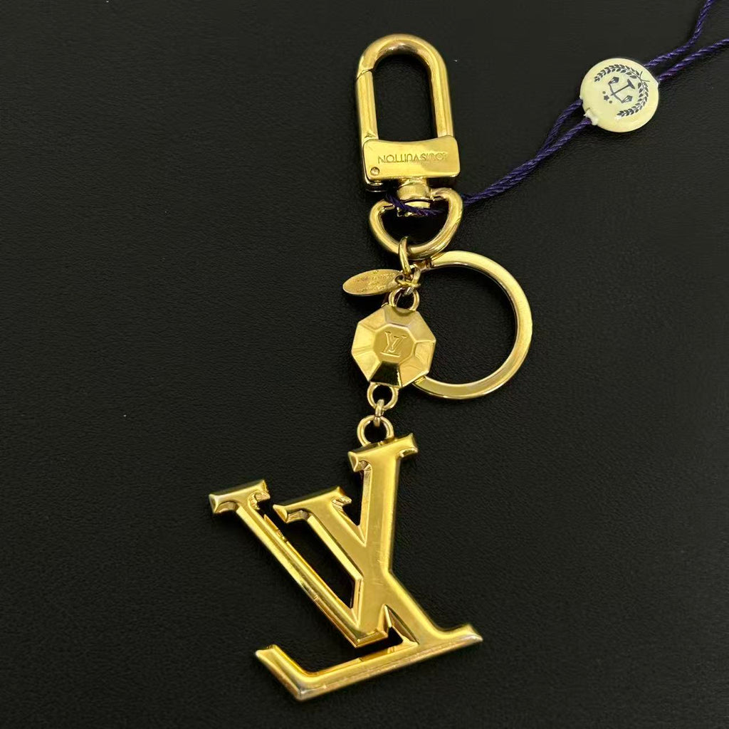 Louis Vuitton Goldtone Metal LV Facettes Key Holder and Bag charm twins LDZ296
