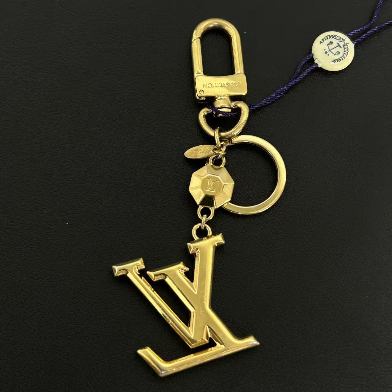 Louis Vuitton Goldtone Metal LV Facettes Key Holder and Bag charm twins LDZ296