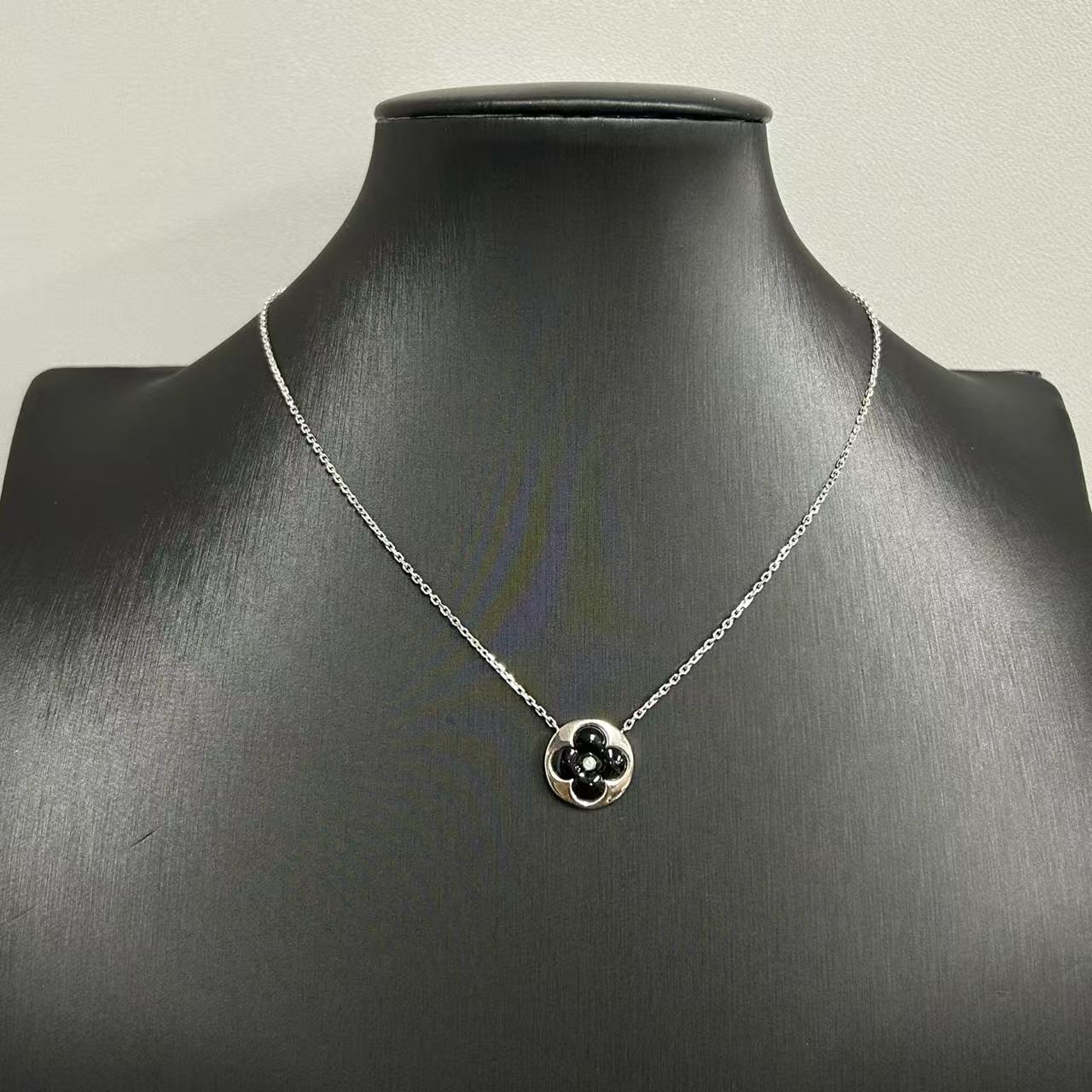 Louis Vuitton Color Blossom BB Sun Necklace twins LDZ651