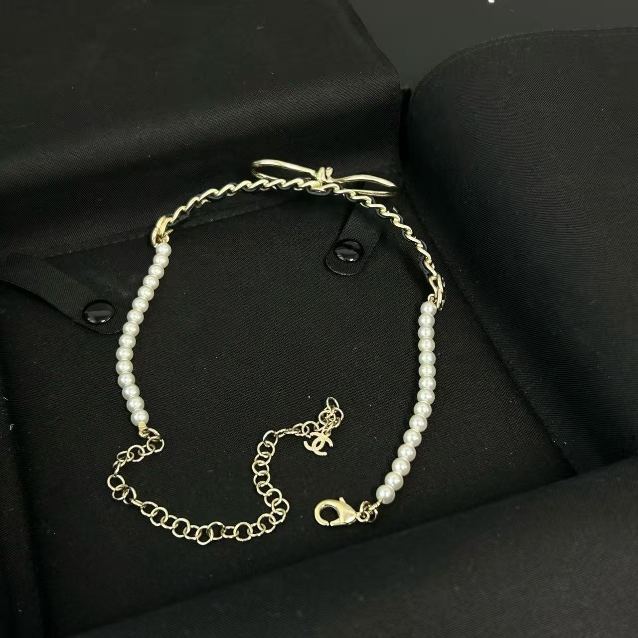 Chanel Faux Pearl & Leather Bow Choker Necklace Twins LDJ4293
