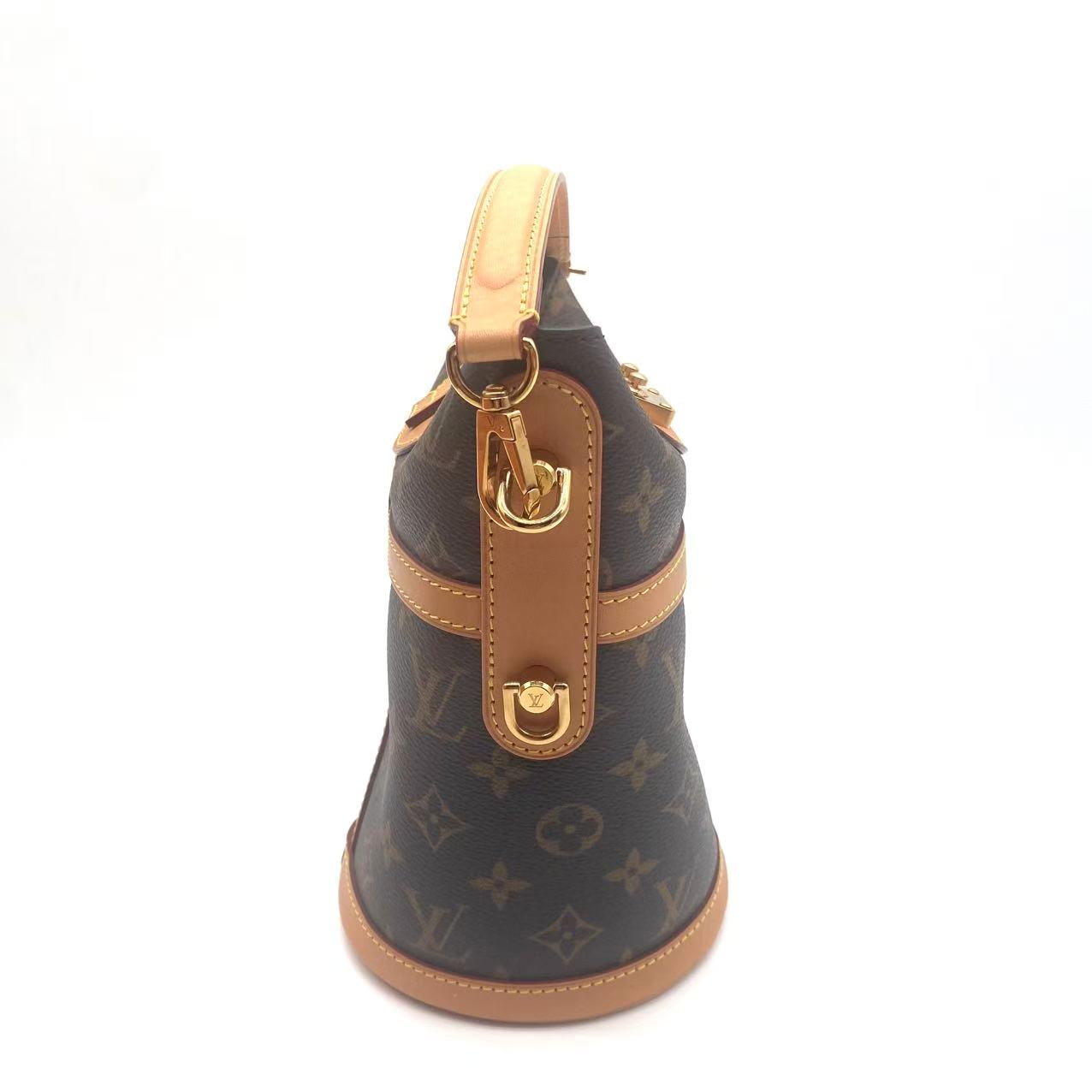 Duffle leather handbag