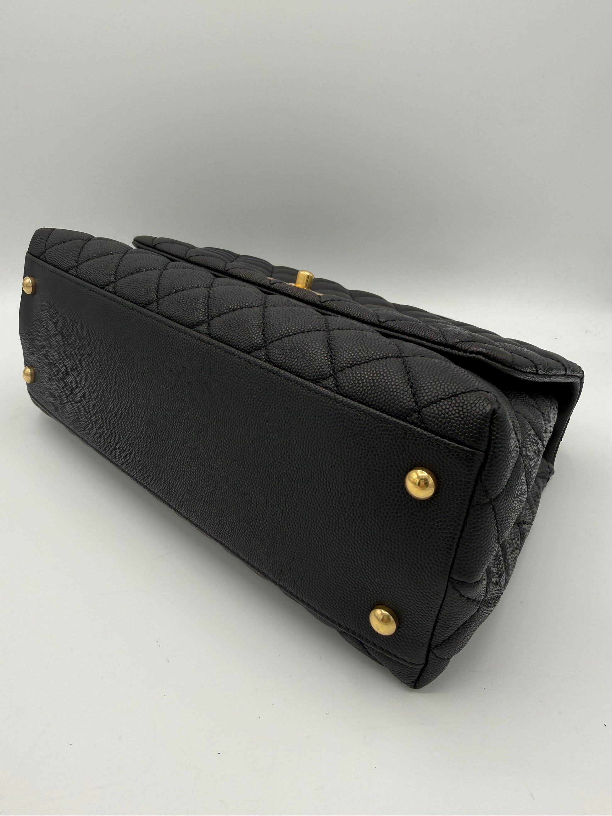 B12235 Chanel coco handle medium Black Caviar leather gold hardware