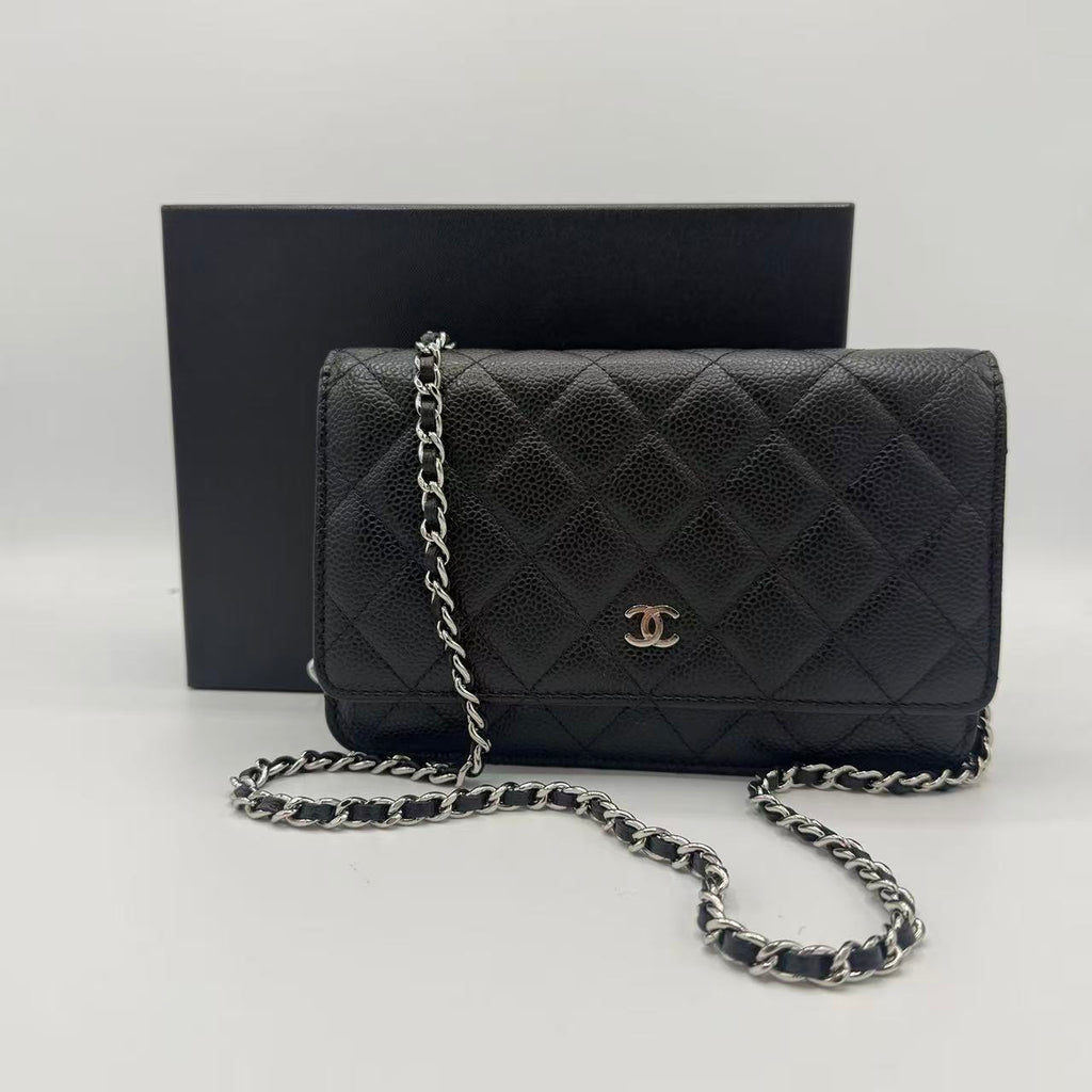 Wallet on Chain Quilted Caviar