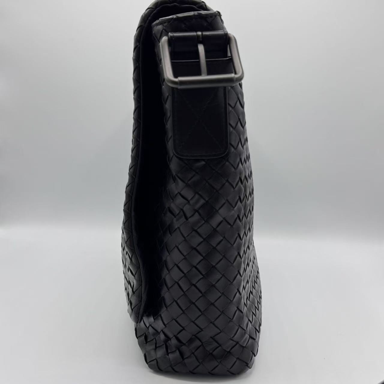 Bottega Veneta Square Flap Messenger Bag Intrecciato Nappa Medium