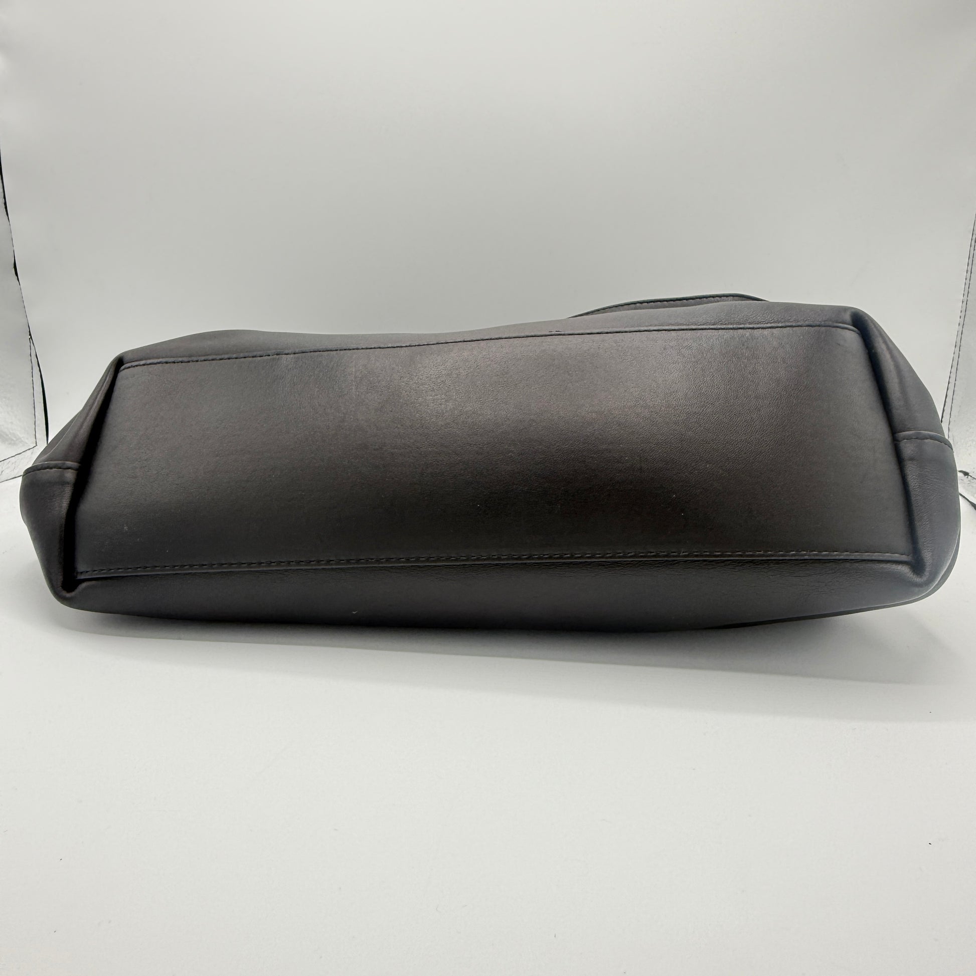 Point Shoulder Bag Leather Medium