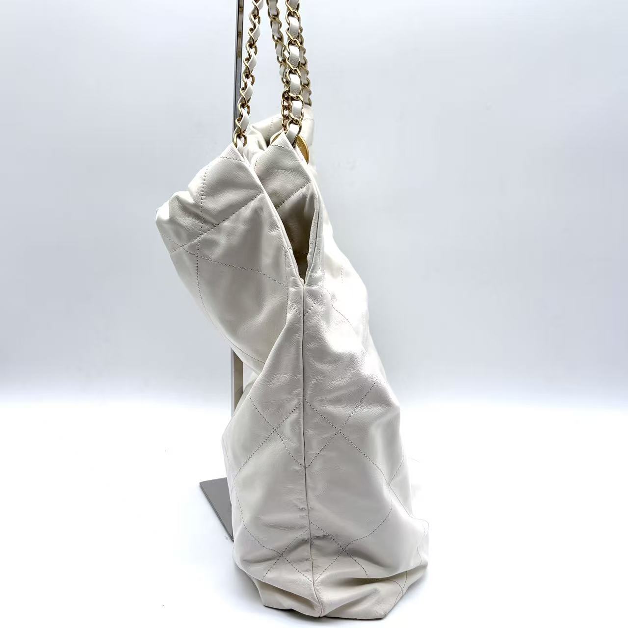 22 Chain Hobo Quilted Calfskin Large