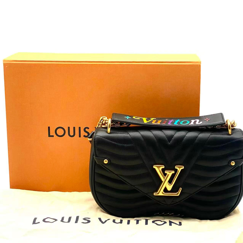 Calfskin New Wave Chain PM Black