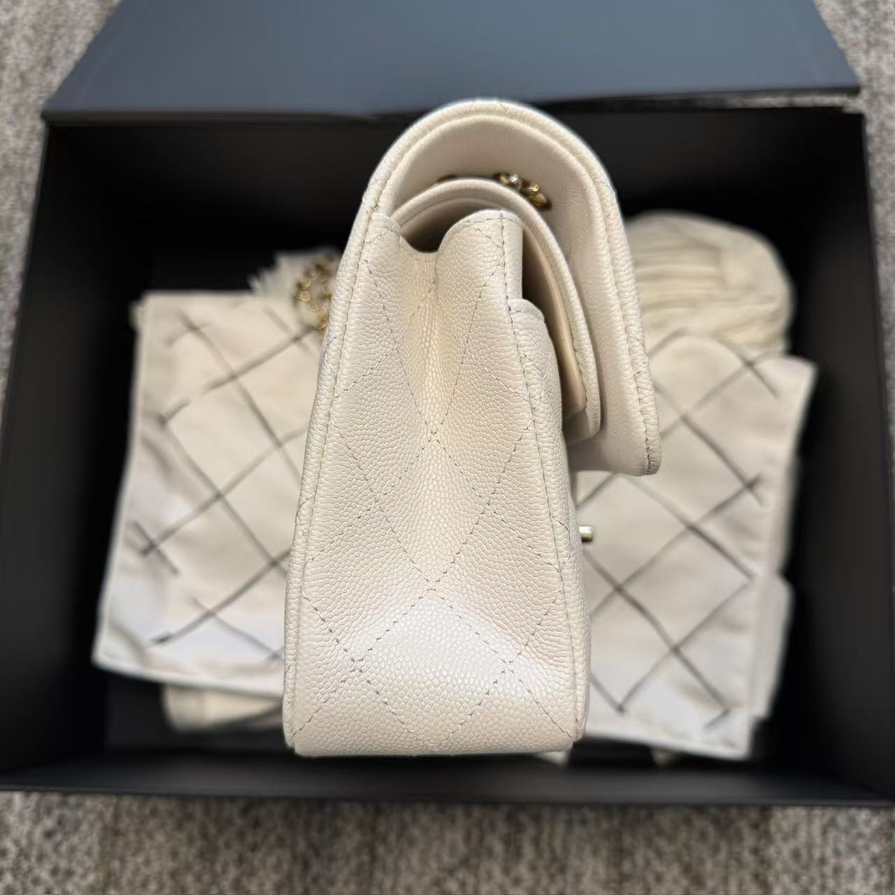 Classic double flap small caviar microchip