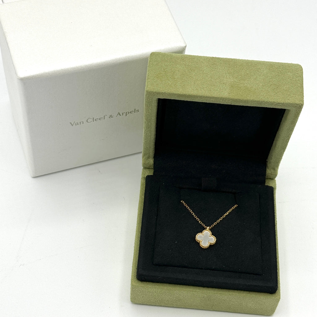 Sweet Alhambra Pendant Necklace