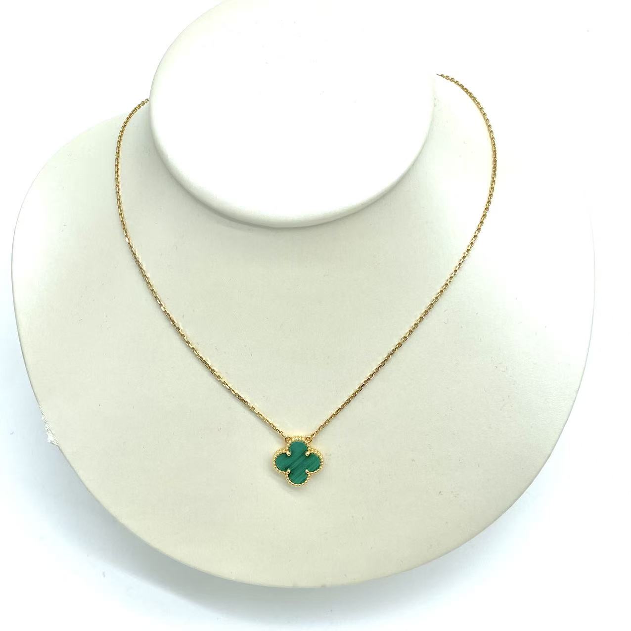 18K Yellow Gold Malachite Vintage Alhambra Pendant Necklace