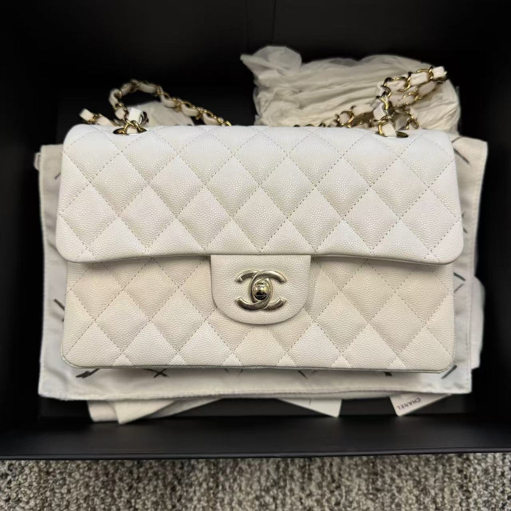 Classic double flap small caviar microchip