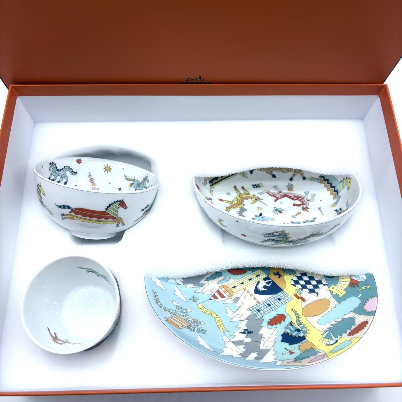 Epopee Set of 4 White Multicolor Porcelain Tableware Set