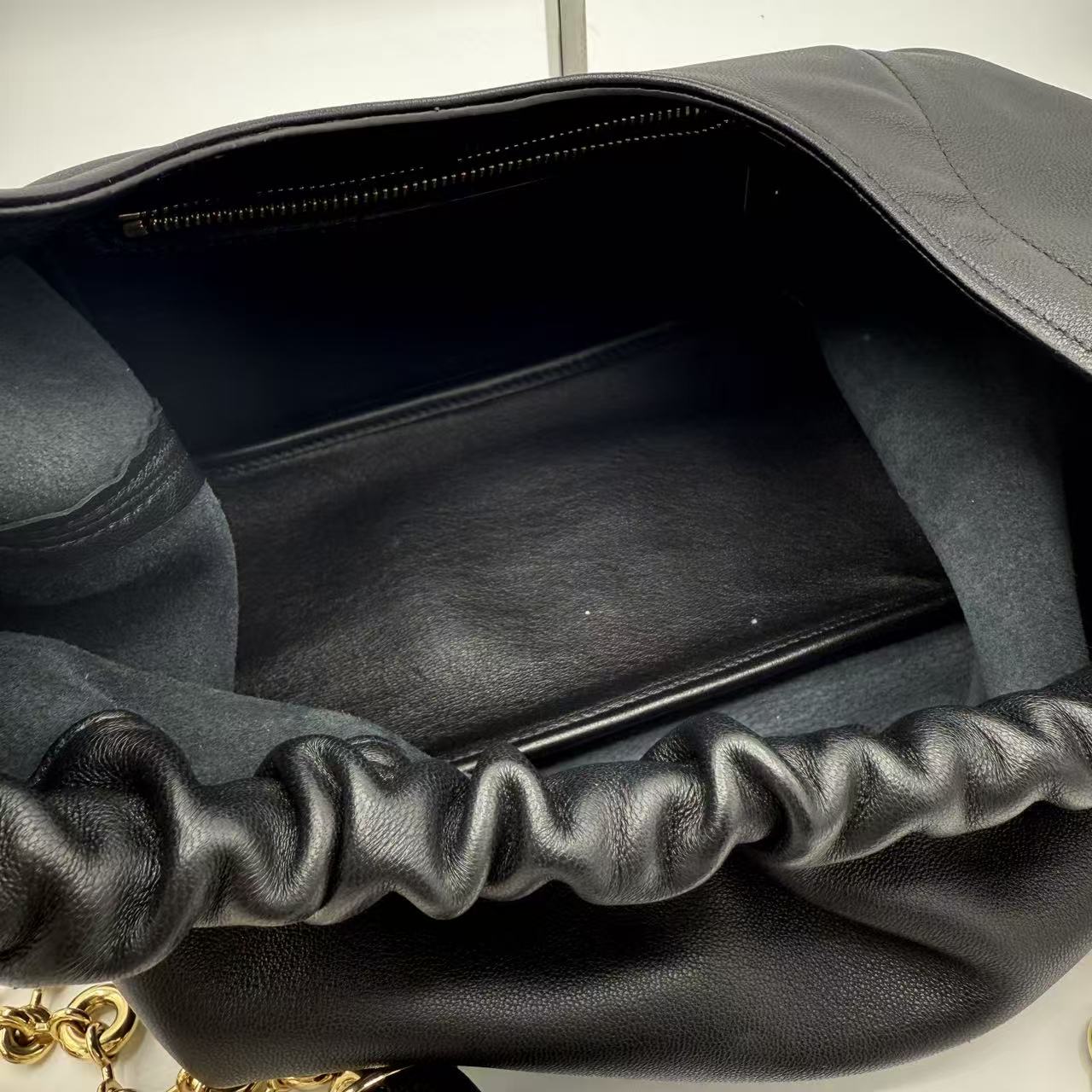 Squeeze Hobo Bag Leather Small