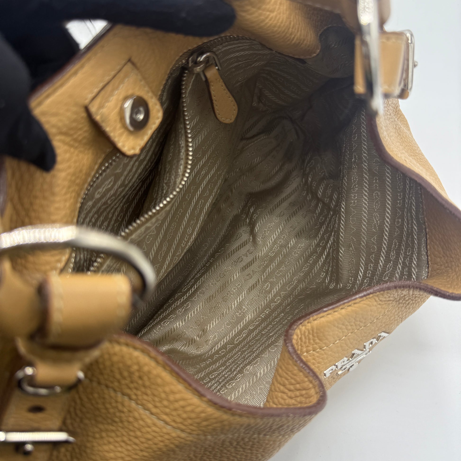Arqué leather handbag