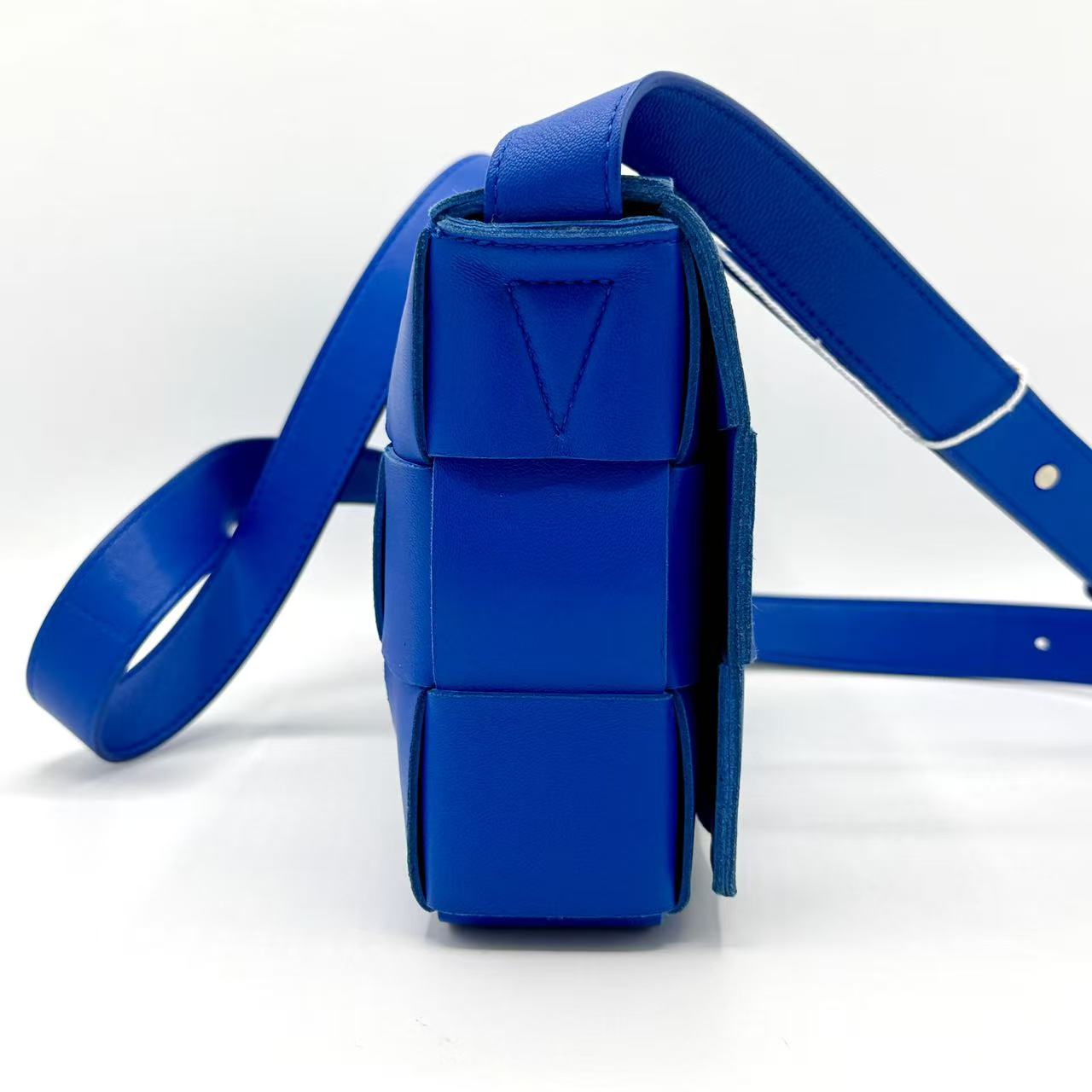 Cassette Crossbody Bag Maxi Intrecciato Leather