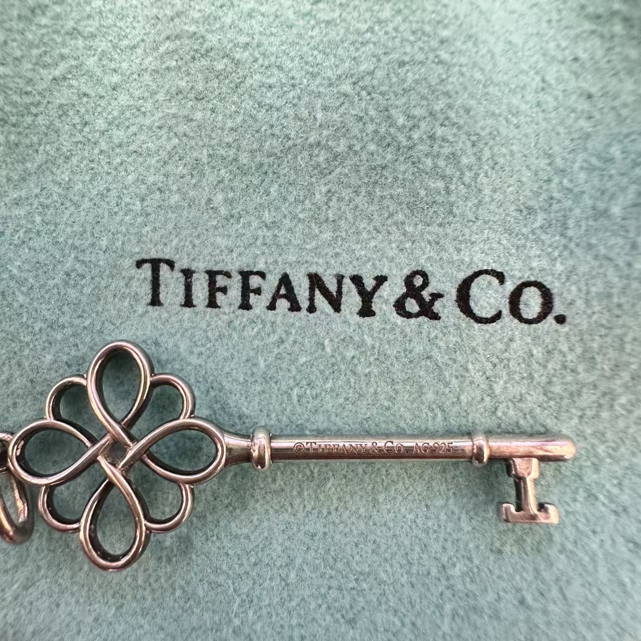 Knot Key Sapphire Necklace Silver