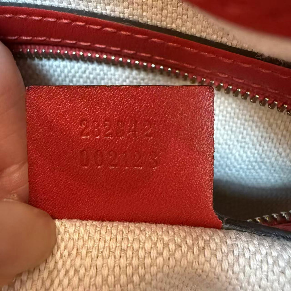 GG Signature Medium Valentine Tote