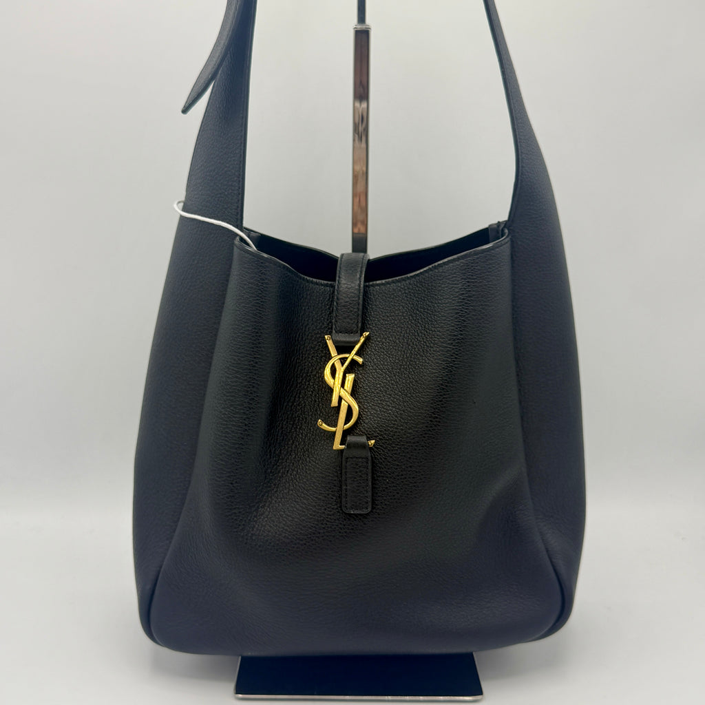 Le 5 à 7 Supple Small Shoulder Bag in Grained Leather