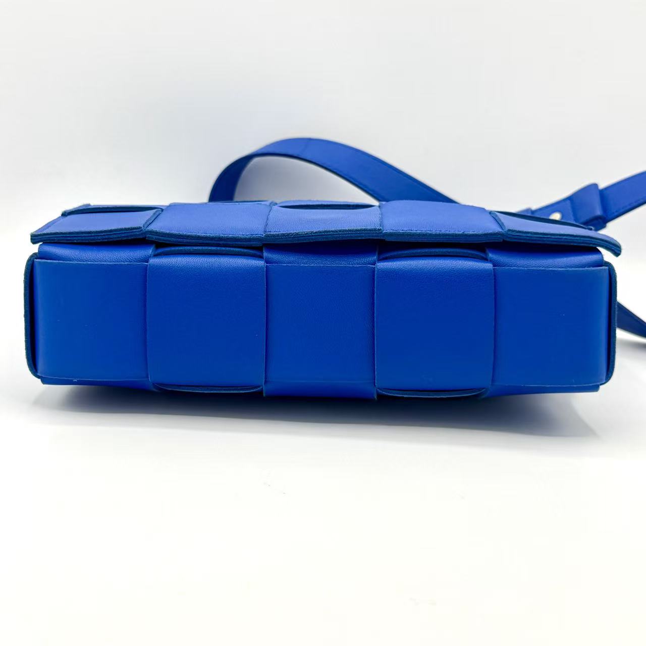 Cassette Crossbody Bag Maxi Intrecciato Leather
