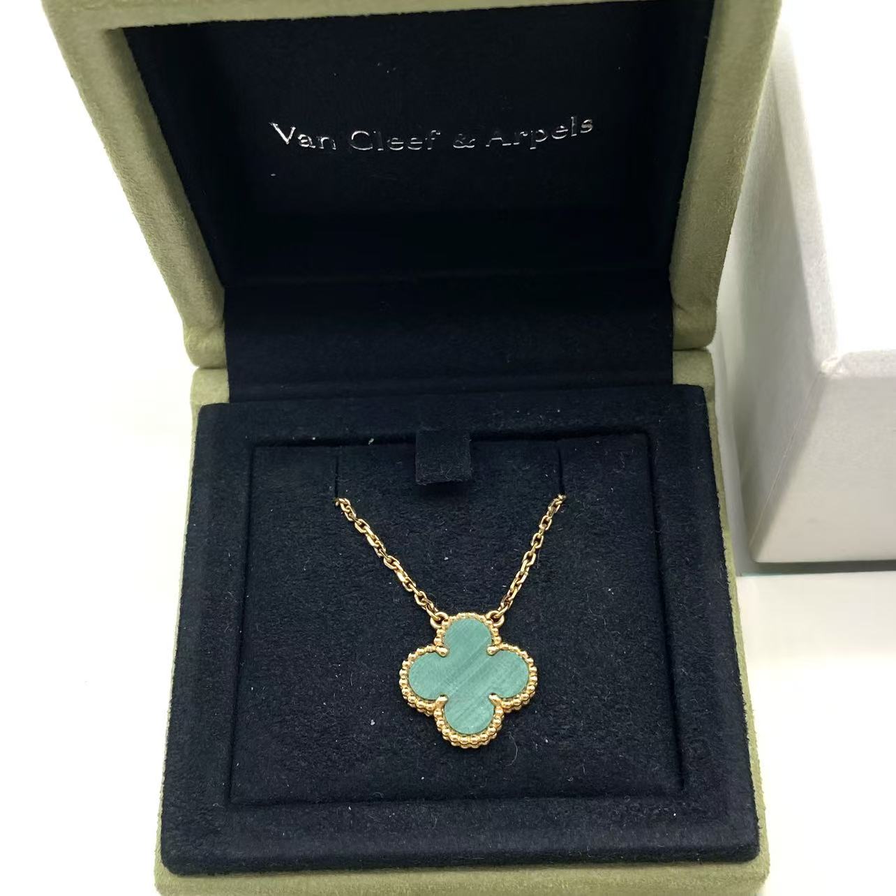 18K Yellow Gold Malachite Vintage Alhambra Pendant Necklace