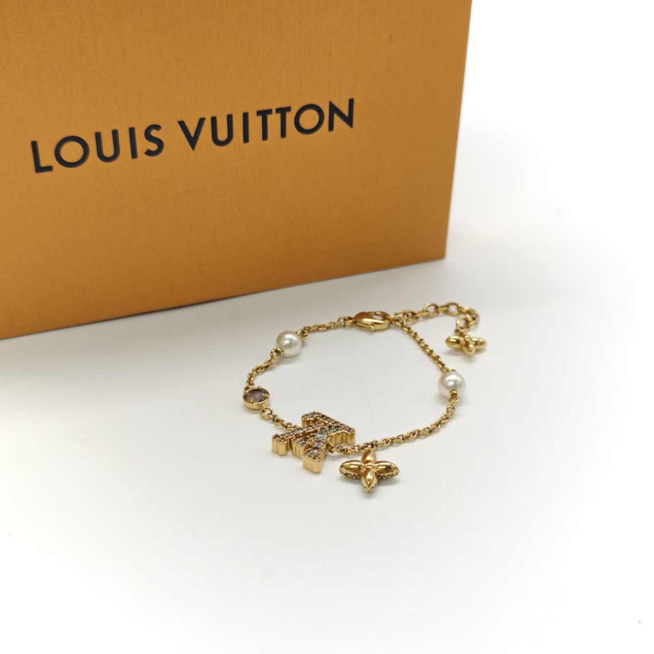 Louis Vuitton Blooming Pearls Bracelet twins LDJ5082
