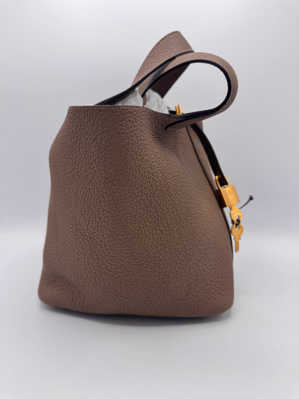 Hermes -Taurillon Maurice Picotin Lock 18 PM Beige De Weimar