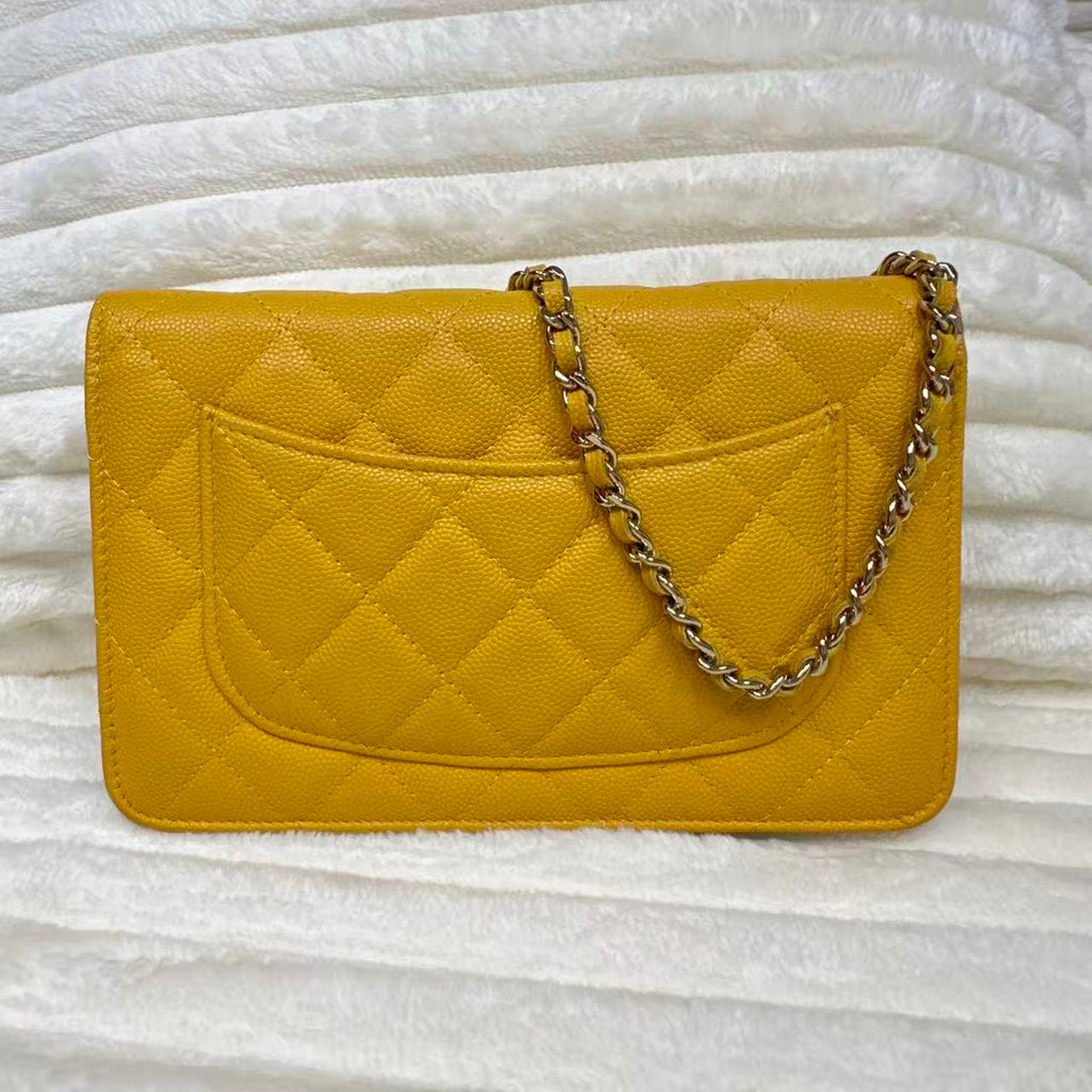 Wallet on Chain Quilted Caviar