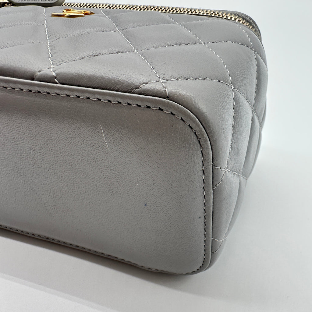Pearl Crush Vanity Case with Chain Quilted Lambskin Small
