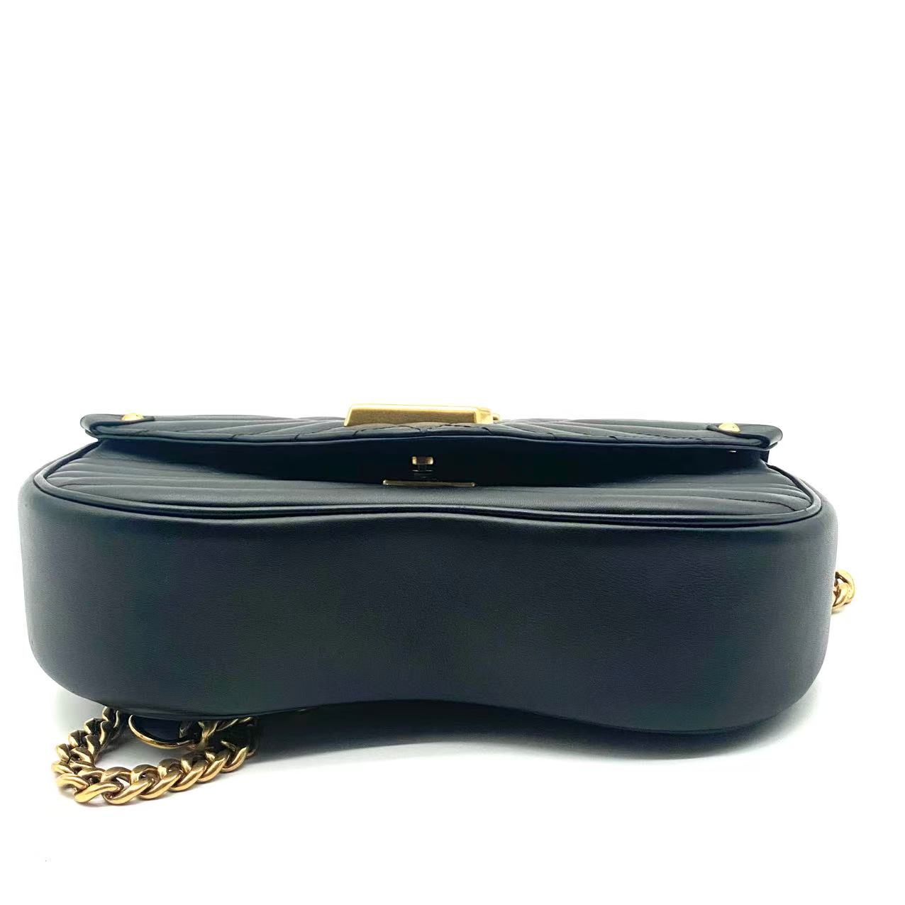 Calfskin New Wave Chain PM Black