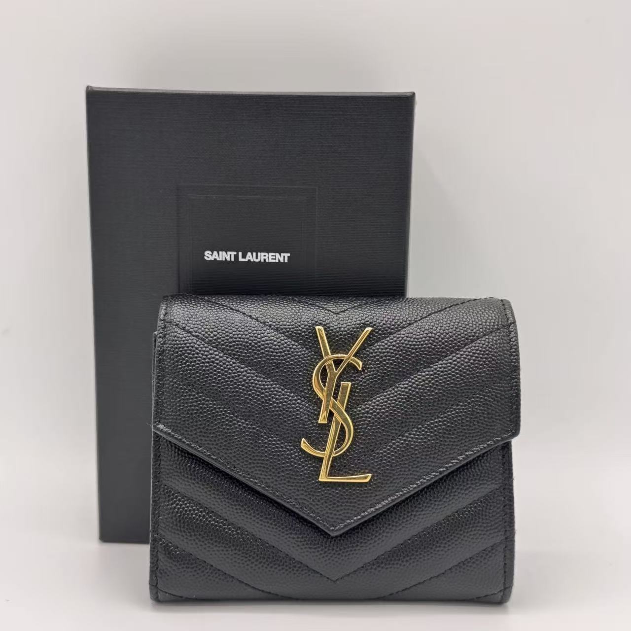 Monogram Trifold Wallet in Grained Leather Gisel