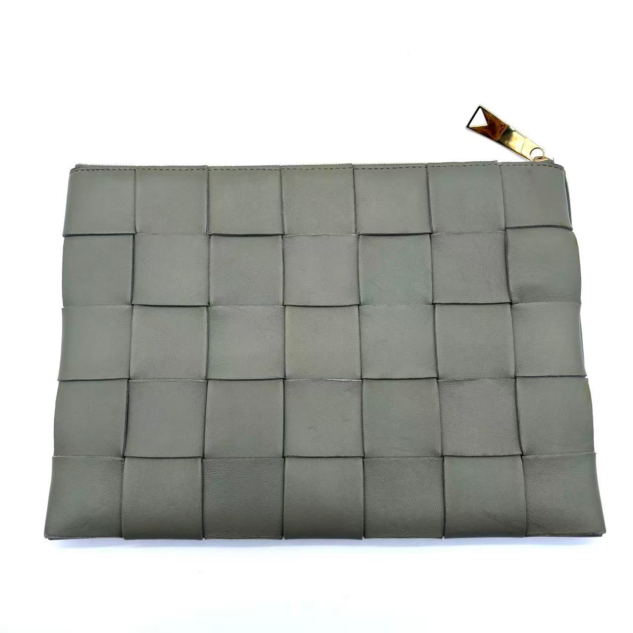 Cassette Clutch Intrecciato Leather