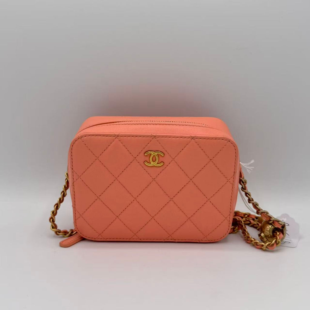 Mini Pearl Crush Quilted Camera Case