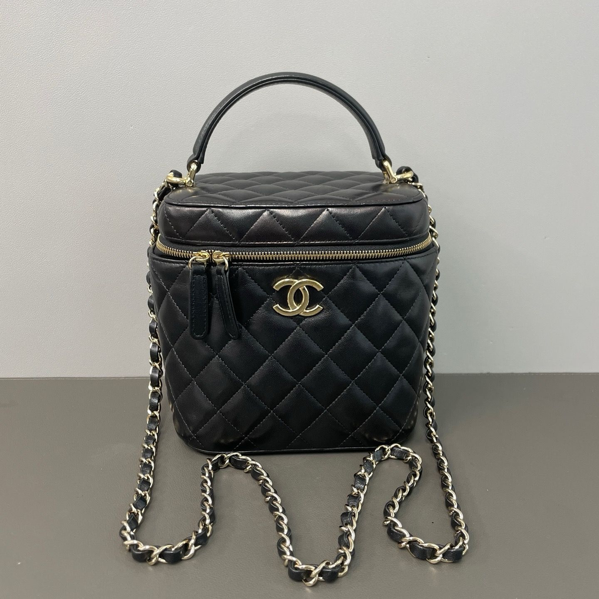 Trendy CC Top Handle Vanity Case Quilted Lambskin  Twins LDZ1374