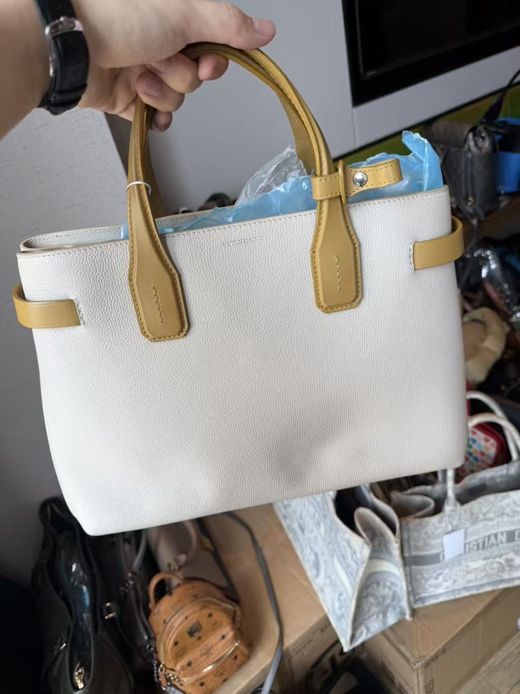 Burberry  Medium Banner Leather Tote Twins B24364