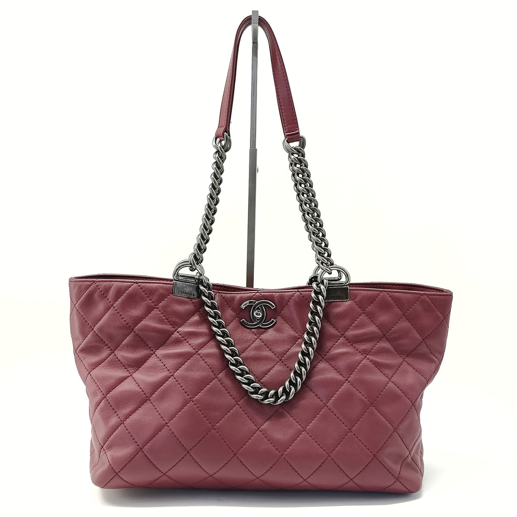 Shopping In Chains Tote Quilted Leather